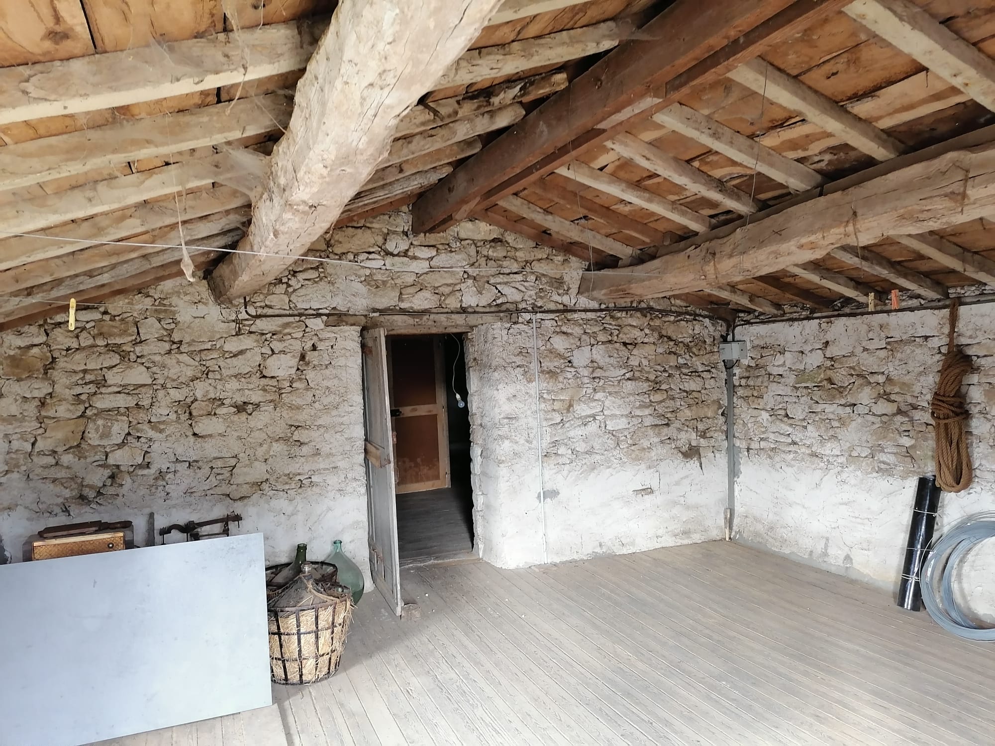 photo d'une rénovation complète d'une maison à St Lumine de Clisson pour la création de 3 locatifs