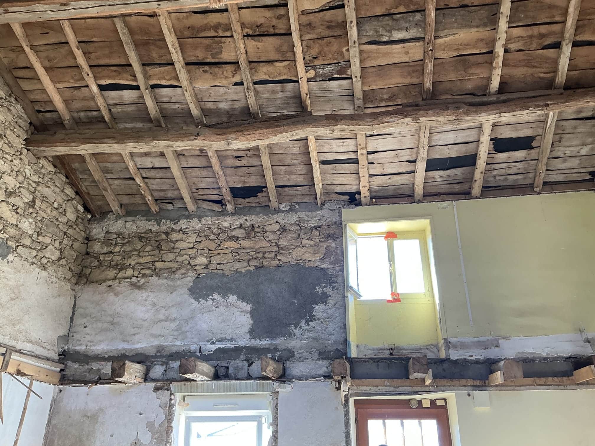 photo d'une rénovation complète d'une maison à St Lumine de Clisson pour la création de 3 locatifs