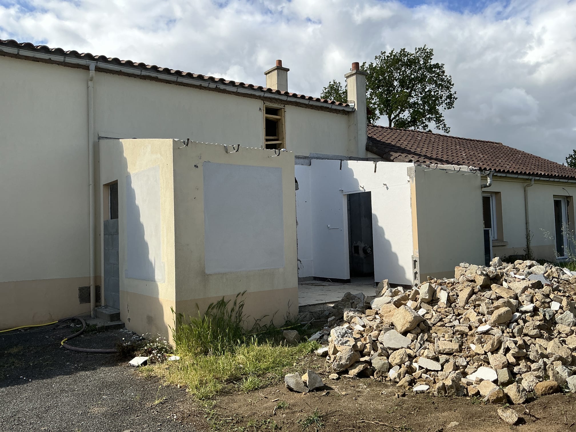 photo d'une rénovation complète d'une maison à St Lumine de Clisson pour la création de 3 locatifs